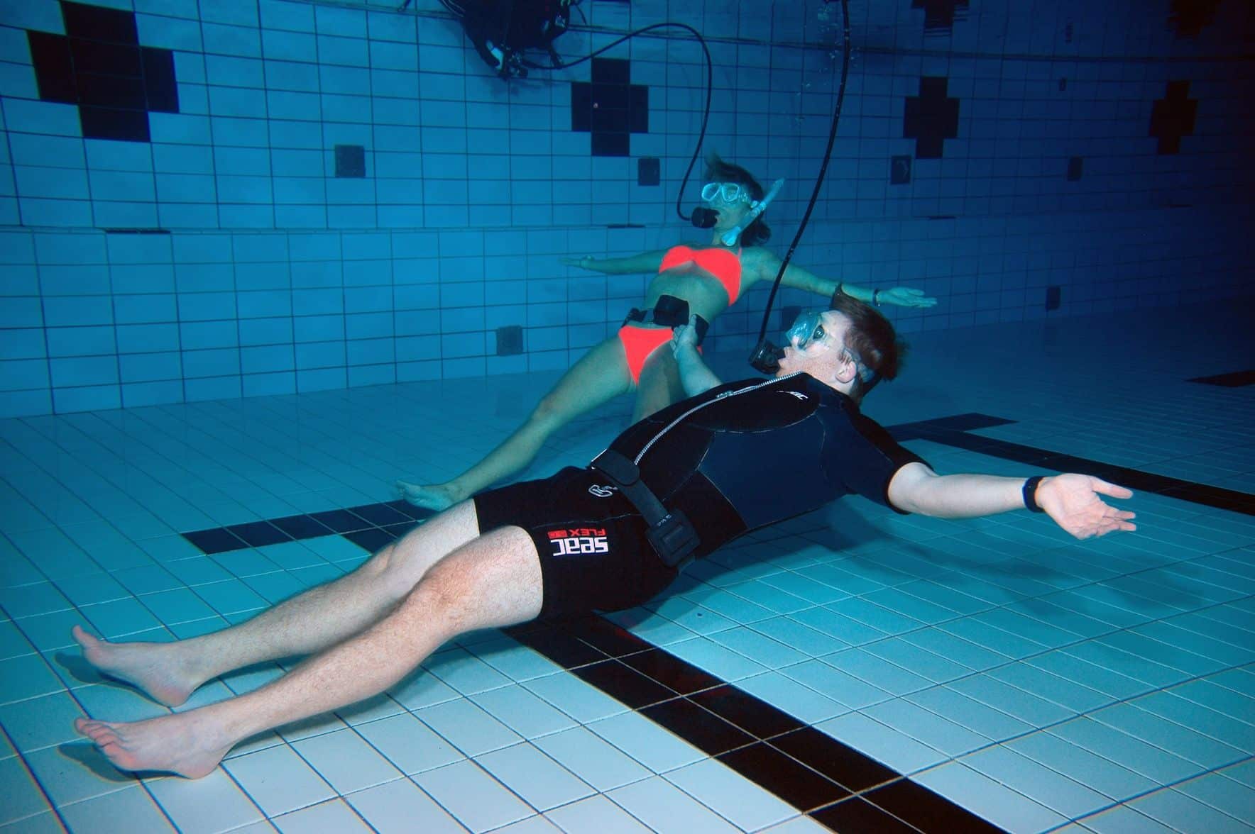 Unterwasser-Yoga in Timmendorfer Strand: Wir haben die Übungen im Schwimmbad ausprobiert. Foto: Thomas Günther