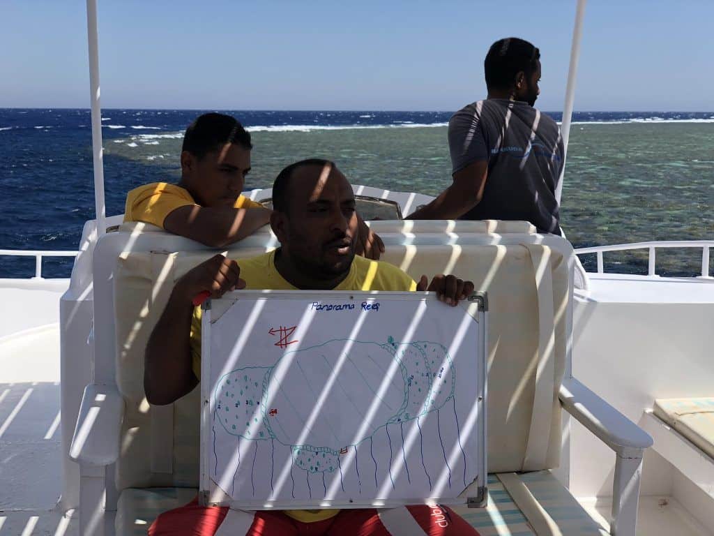 Reisebericht Safaga Briefing auf dem Boot: Gleich geht's Tauchen am Panorama Reef! Foto: Sascha Tegtmeyer