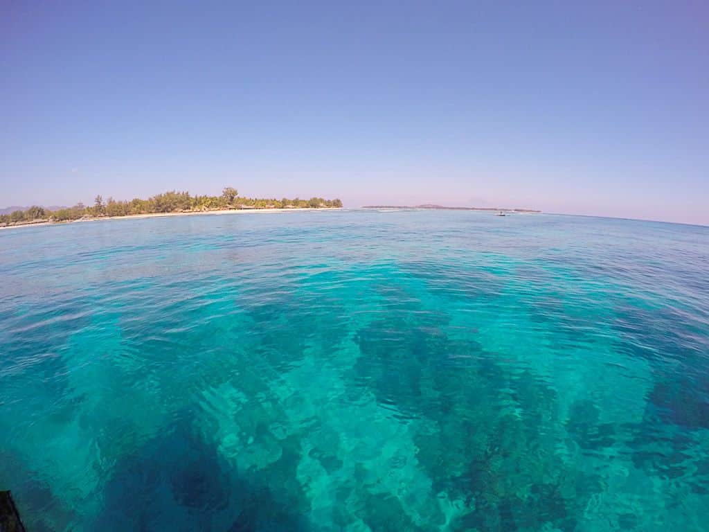 Lombok und Gili Inseln: Glasklares und türkisfarbenes Wasser umgibt die Insel Gili Trawangan. Foto: Sascha Tegtmeyer
