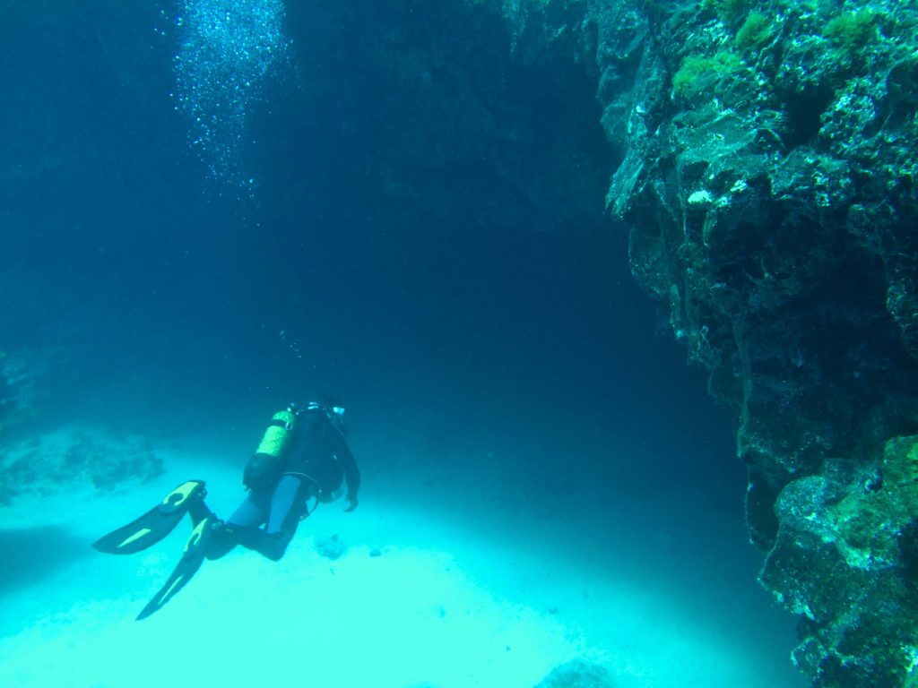 Auf Lanzarote zum Tauchen: Die Kanareninsel ist perfekt für Wassersportler und alle, die einfach nur einen entspannten Urlaub wollen. Foto: Sascha Tegtmeyer