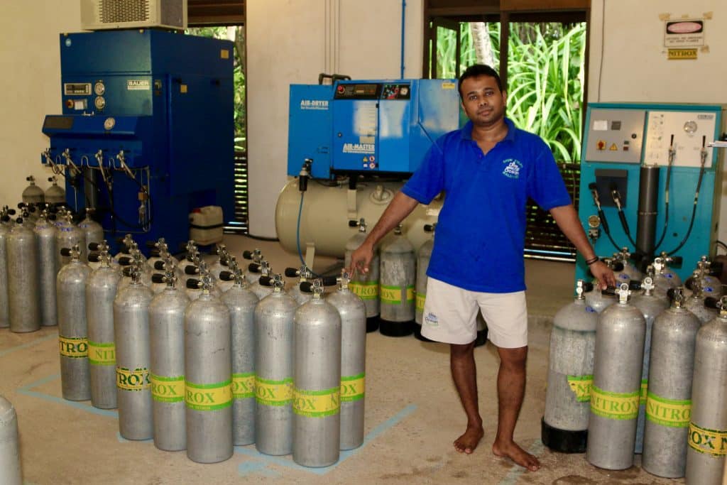 Moderner Generator und Nitrox steht natürlich auch zur Verfügung. Foto: Sascha Tegtmeyer Tauchen im Baa Atoll Dhuni Kolhu