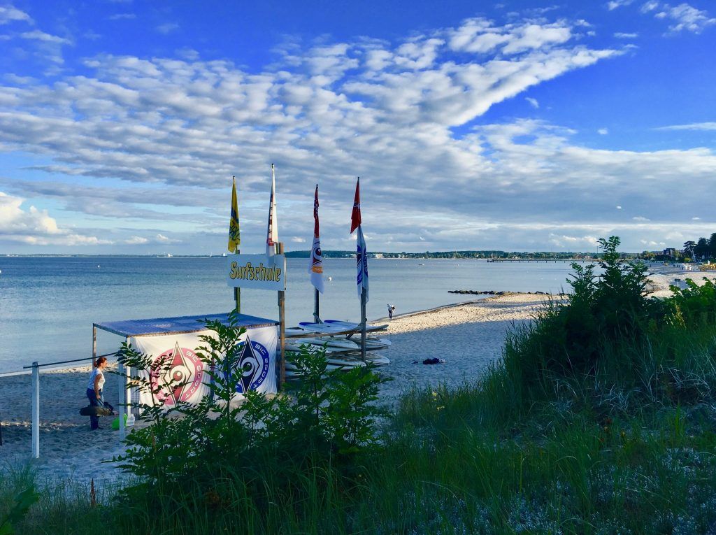 ostsee surfschule haffkrug stand up paddling sup Stand Up Paddling an der Ostsee: Wir haben 7 gute Gründe für Euch, warum die Ostsee das perfekte Revier zum Stand Up Paddling ist. Foto: Sascha Tegtmeyer