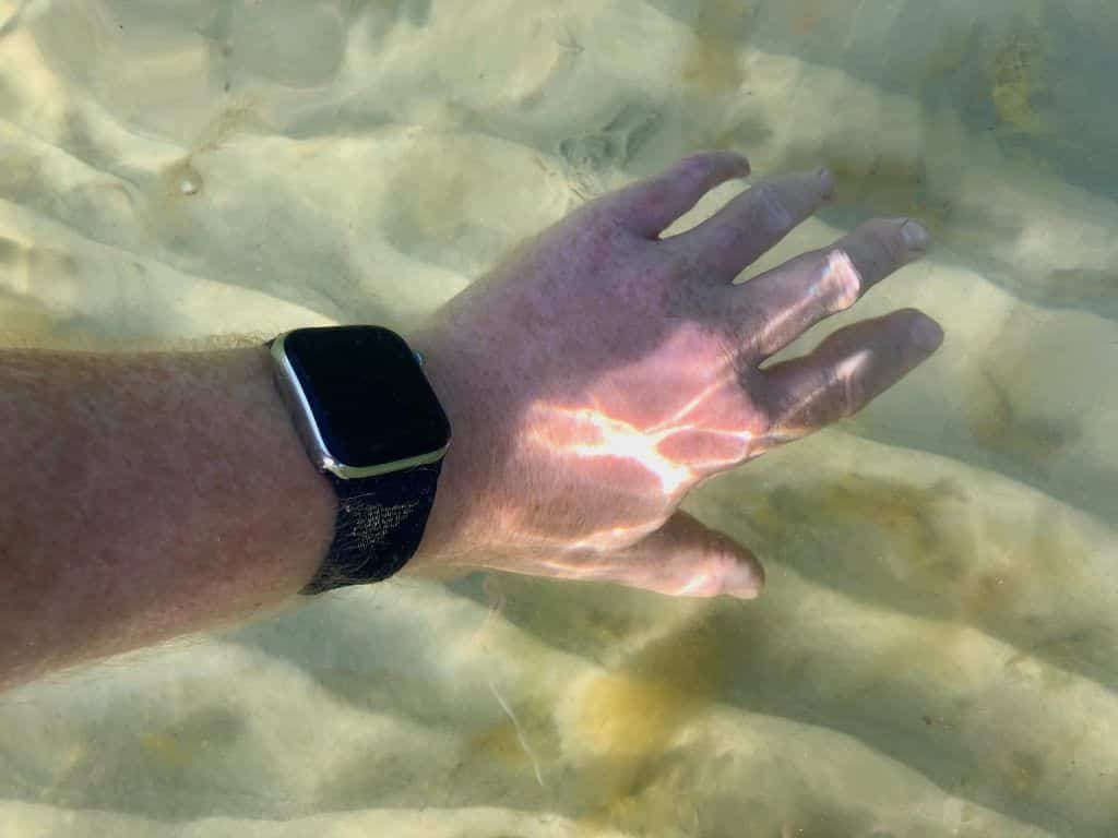 Untergetaucht: Baden und Schwimmen mit der Apple Watch im Salzwasser (Meerwasser) ist kein Problem, solange Ihr ein paar einfache Pflegetipps beachtet. Foto: Sascha Tegtmeyer