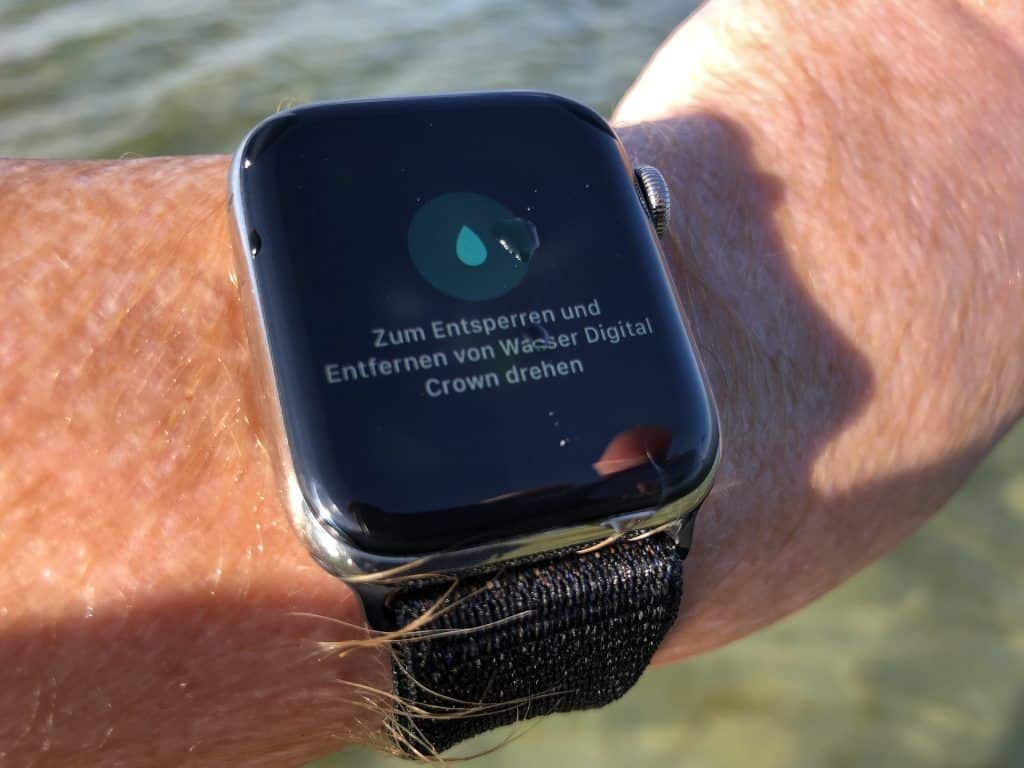 Nach dem Badespaß mit der Apple Watch im Salzwasser kann die digital Crown wieder entsperrt werden. Foto: Sascha Tegtmeyer
