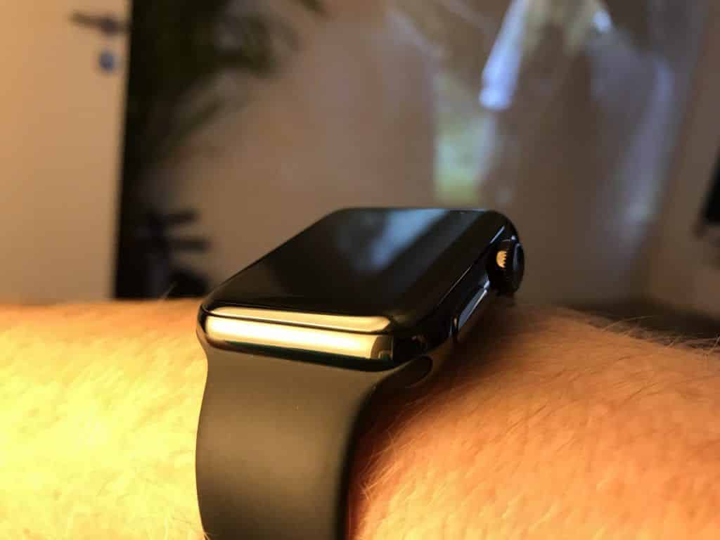 apple-watch-series-2-space-black-portraet Auf dem Trockenen macht die Apple Watch 2 jedenfalls eine richtig gute Figur! Foto: Sascha Tegtmeyer