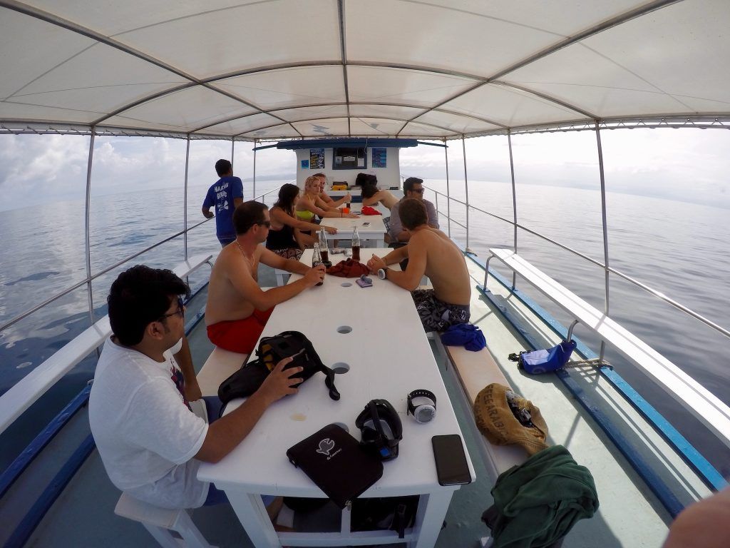 Auf dem Tagesboot der Haad Yao Divers geht es sehr entspannt zu. Foto: Sascha Tegtmeyer