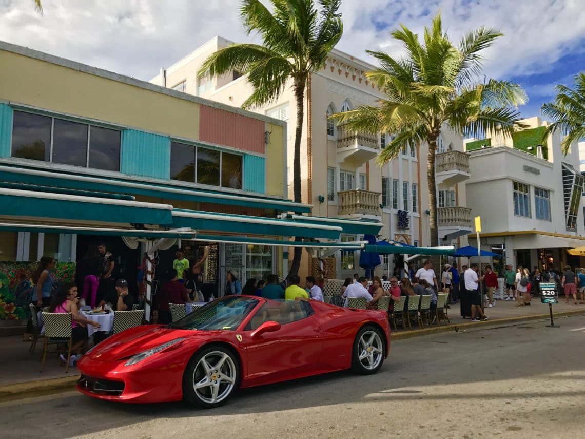 Miami Beach: Im Luxusurlaub in Florida kann man ordentlich Geld lassen – und bekommt dafür natürlich auch typisch amerikanisch einiges geboten. Foto: Sascha Tegtmeyer