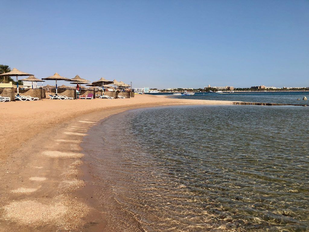 Lädt zum Baden und Sonnen ein: Der Strand in Makadi Bay kann sich sehen lassen! Foto: Sascha Tegtmeyer