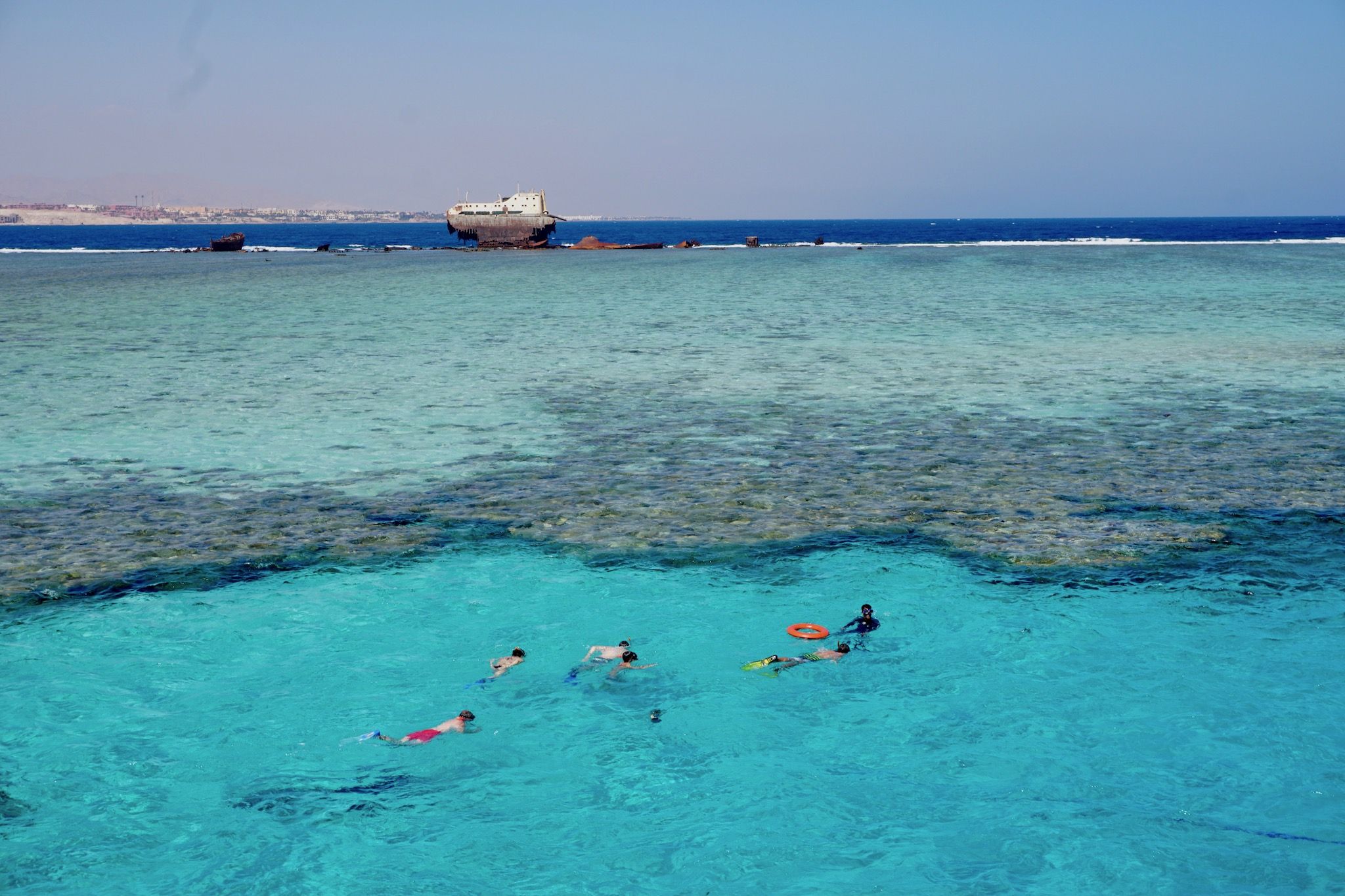 Ab ans Riff: Wer nach Ägypten reist, sollte sich als Taucher, Schnorchler oder Schwimmer ins Wasser begeben! Foto: Sascha Tegtmeyer