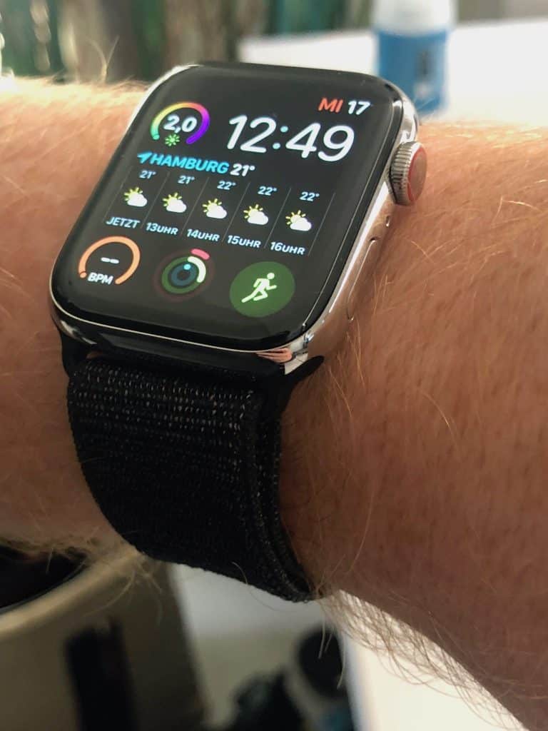 Apple Watch Sport Loop Test Bestseller: Das Apple Watch Sport Loop in Schwarz ist häufig ausverkauft und sieht auch an der Apple Watch Series 4 verdammt gut aus. Foto: Sascha Tegtmeyer