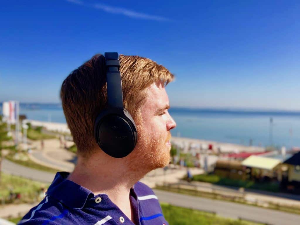Bose QuietComfort QC35 II Test: der Kopfhörer sorgt im Urlaub wahlweise für himmlische Ruhe oder Spitzen-Sound.