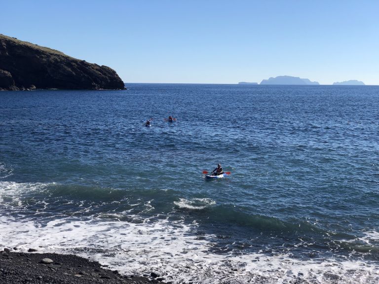Kayak fahren auf Madeira: Die Touren im Naturpark Sao Lourenco sind ein echtes Abenteuer! Foto: Sascha Tegtmeyer