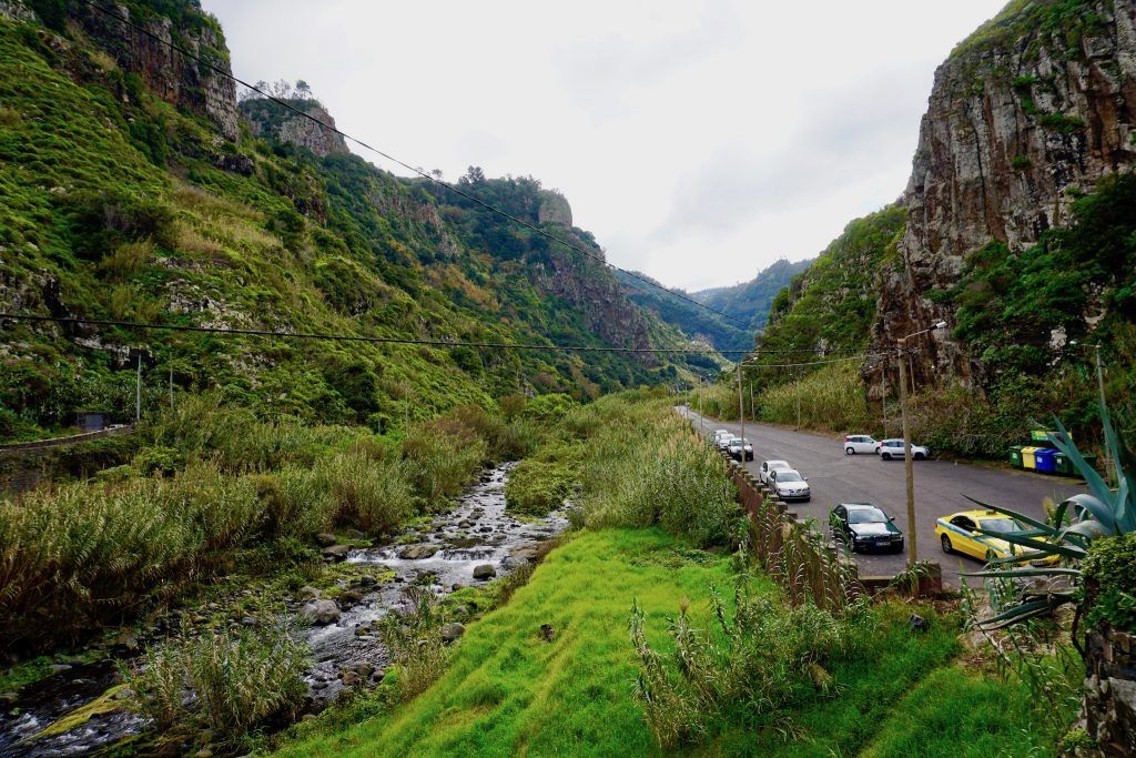 Abgelegenes Tal im Norden Madeiras: Auf einer Mietwagen-Tour könnt Ihr viele spannende Orte auf eigene Faust erkunden! Foto: Sascha Tegtmeyer