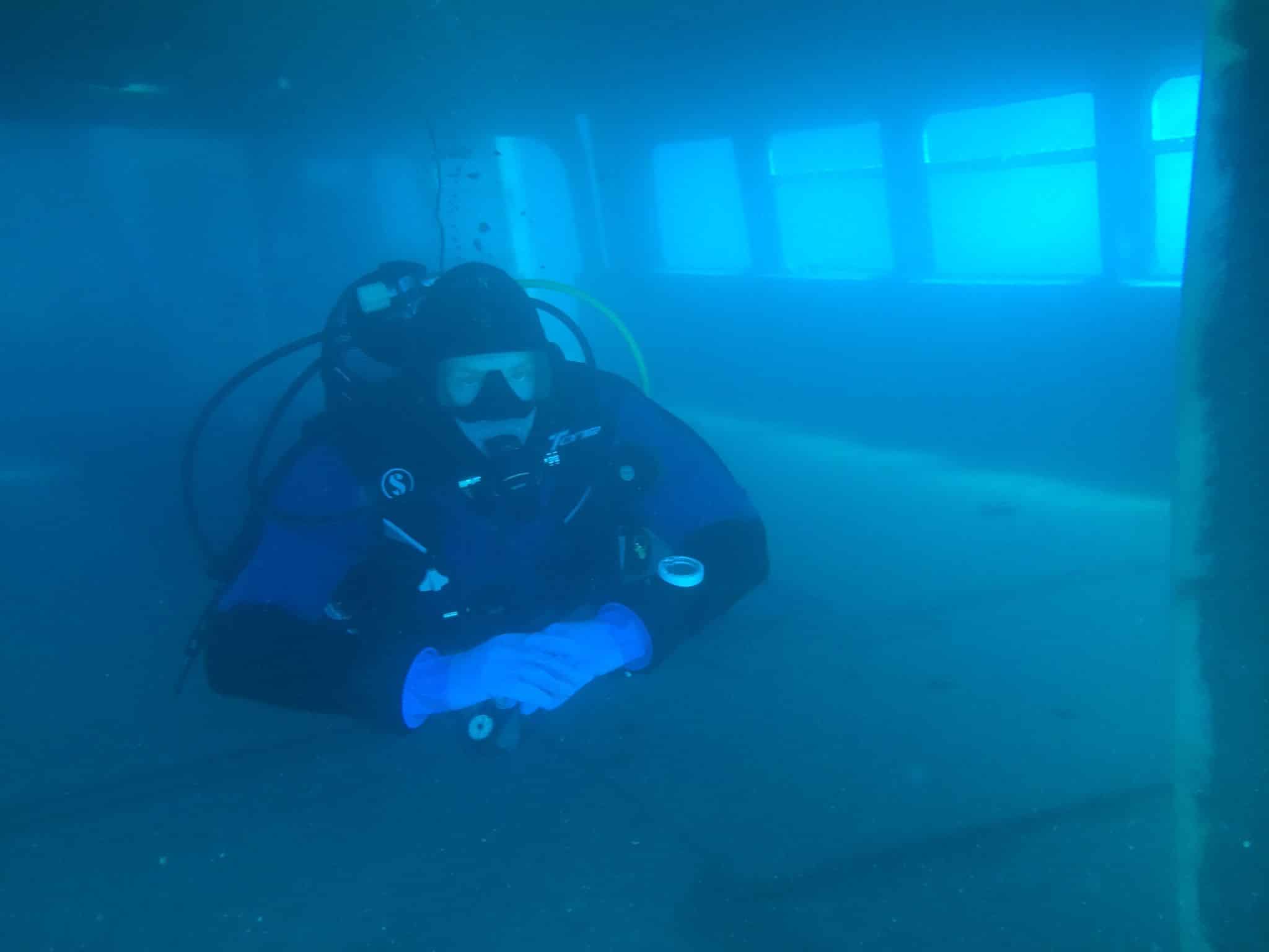 Wer auf 40 Meter tauchen möchte, benötigt ein robustes Unterwassergehäuse für iPhone X. (Die Aufnahme wurde mit einem iPhone gemacht)