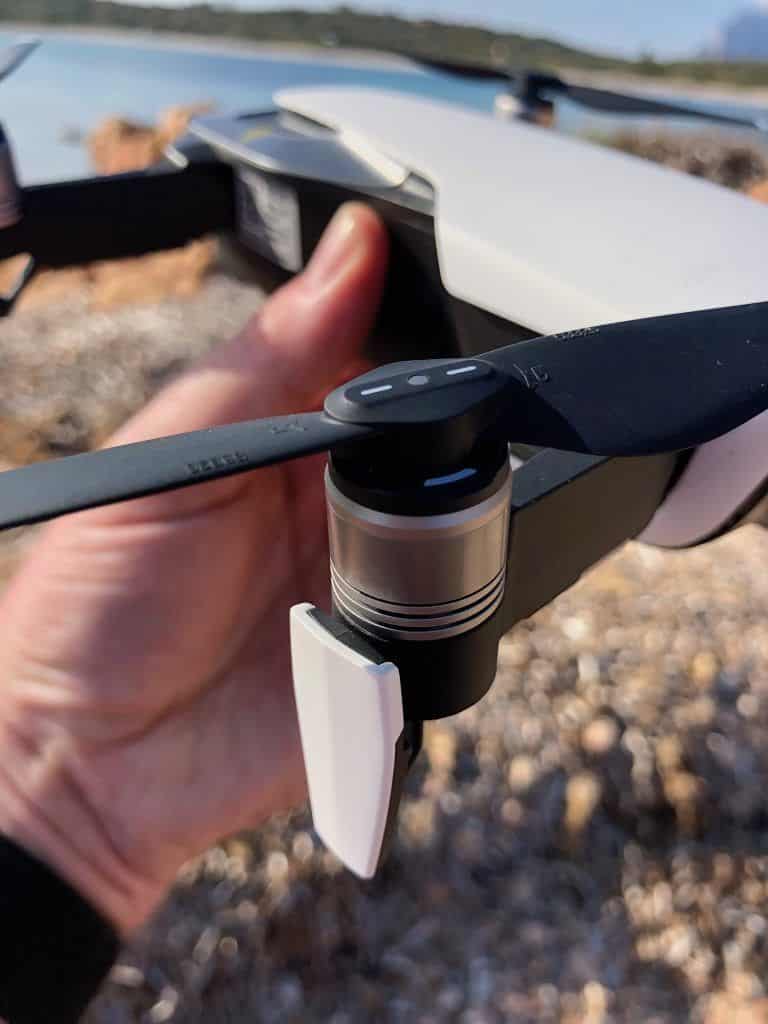 Die Rotoren der Drohne lassen sich einklappen – das macht das Gadget kompakt und ist perfekt auf Reisen. Foto: Sascha Tegtmeyer