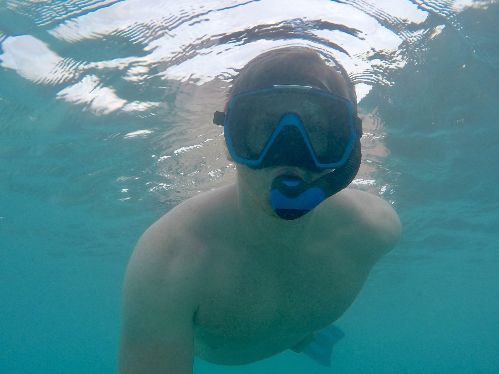 Man kann ohne weiteres stundenlang in der Lagune von Coco Bodu Hithi herumplanschen – mal planschen, mal schwimmen, mal schnorcheln. Reisebericht Coco Bodu Hithi Malediven Erfahrungen