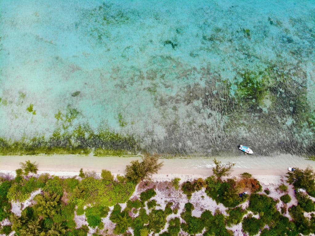 Strand der Ile aux Benitiers aus der Vogelperspektive. © Sascha Tegtmeyer