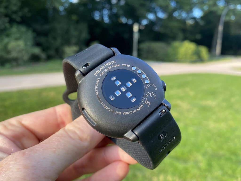 Der optische Herzfrequenzsensor sitzt auf der Unterseite der Smartwatch und funktioniert wie vom Hersteller Polar gewohnt sehr zuverlässig. Foto: Sascha Tegtmeyer
