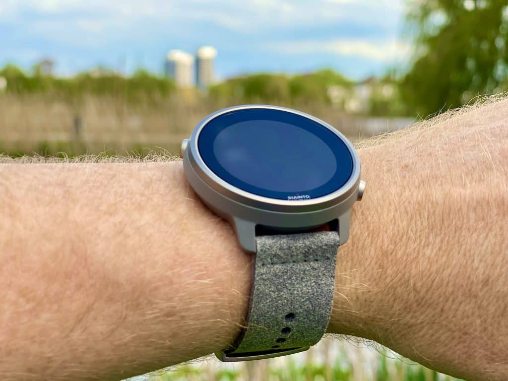 Suunto 7 Stone Gray Titanium im Test: die Smartwatch für Sportler ist jetzt noch ein Stück eleganter geworden. Foto: Sascha Tegtmeyer
