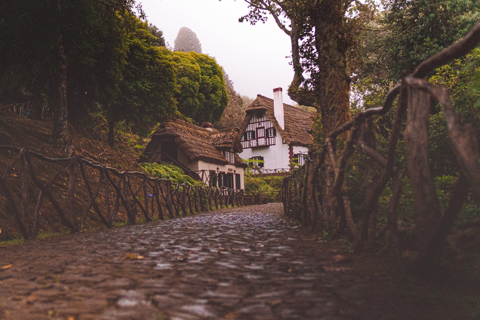 Madeira ist ein Wanderparadies mit vielen abgelegenen Bergdörfern, die zu Fuß erkundet werden können.