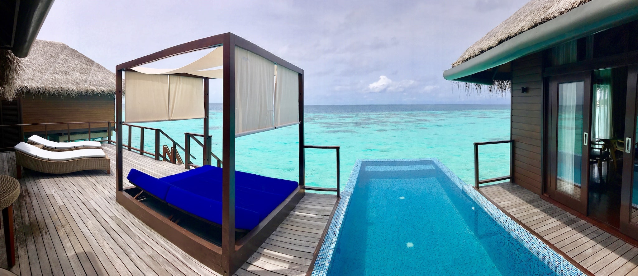Water Villa einer Malediven-Insel: die Unterkünfte bieten Luxus pur. Foto: Sascha Tegtmeyer Reisebericht Malediven Tipps
