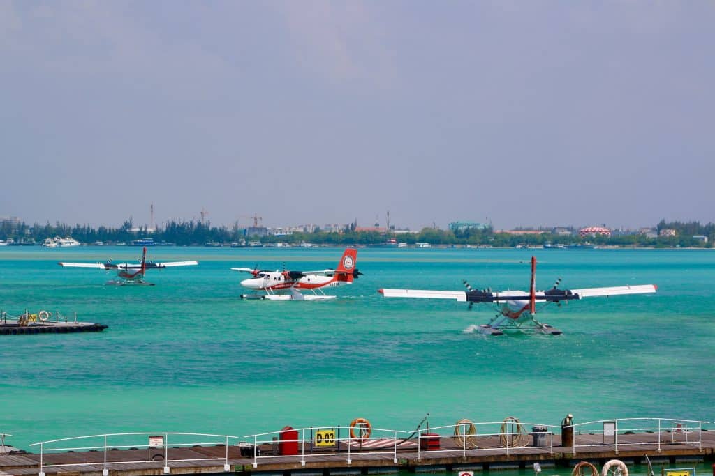 Malediven: Mit dem Wasserflugzeug geht es auf die Resortinsel. Foto: Sascha Tegtmeyer Reisebericht Malediven Tipps