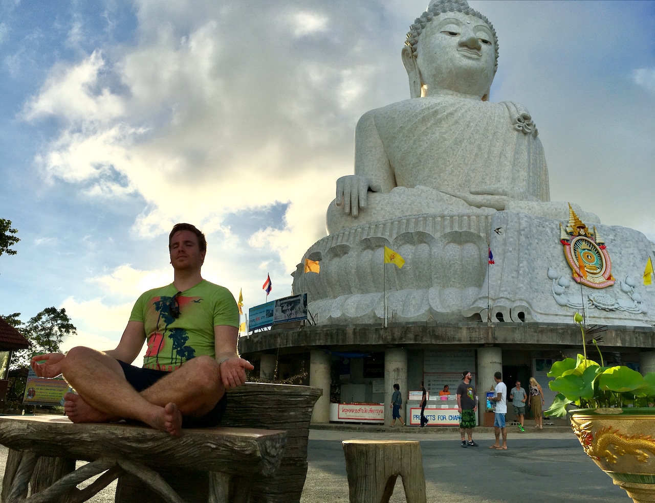 Meditatieren am Big Buddha – ich habe mir viele der Sehenswürdigkeiten Phukets angeschaut. Foto: Sascha Tegtmeyer