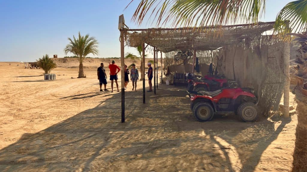 Quad-Tour im Fayrouz Resort: Direkt im Hotel befindet sich die Station. Angeboten werden Touren in die Wüste. Foto: Sascha Tegtmeyer Reisebericht Marsa Alam Tipps Erfahrungen Aktivitaeten