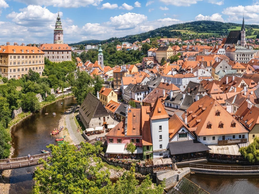 Günstiger Urlaub in der Tschechischen Republik Die Tschechische Republik ist wird häufig für einen unvergesslichen und günstigen Urlaub übersehen.