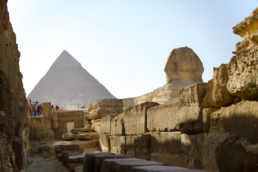 Kulturelles Denkmal der Menschheit: Die Pyramiden von Gizeh befinden sich am Stadtrand von Kairo und sind ganz sicher einen Ausflug wert. Foto: Unsplash Wo ist es in Ägypten am schönsten? Tipps & Erfahrungen