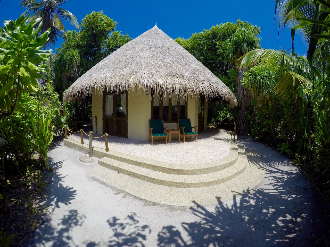 Coco Palm Dhuni Kolhu Erfahrungen Bewertungen Die eigene Villa am Strand auf der Trauminsel: Was gibt es schöneres? Foto: Sascha Tegtmeyer