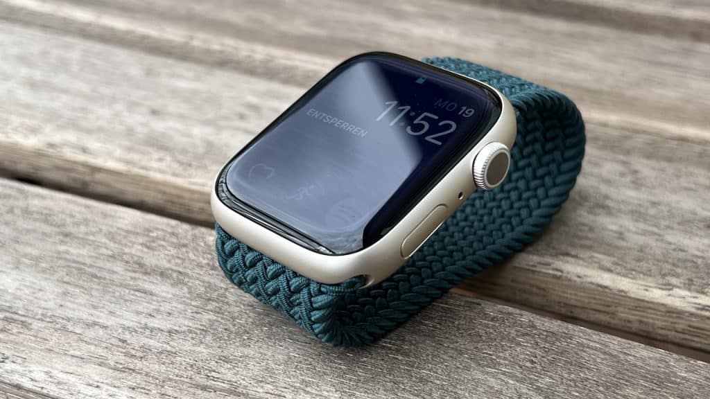 Apple Watch Sport Distanzen messen, Herzfrequenz aufzeichnen und Kalorien zählen: Die Apple Watch als Sportuhr ist bei uns für viele Outdoor-Aktivitäten am und im Wasser zu einem treuen Begleiter geworden