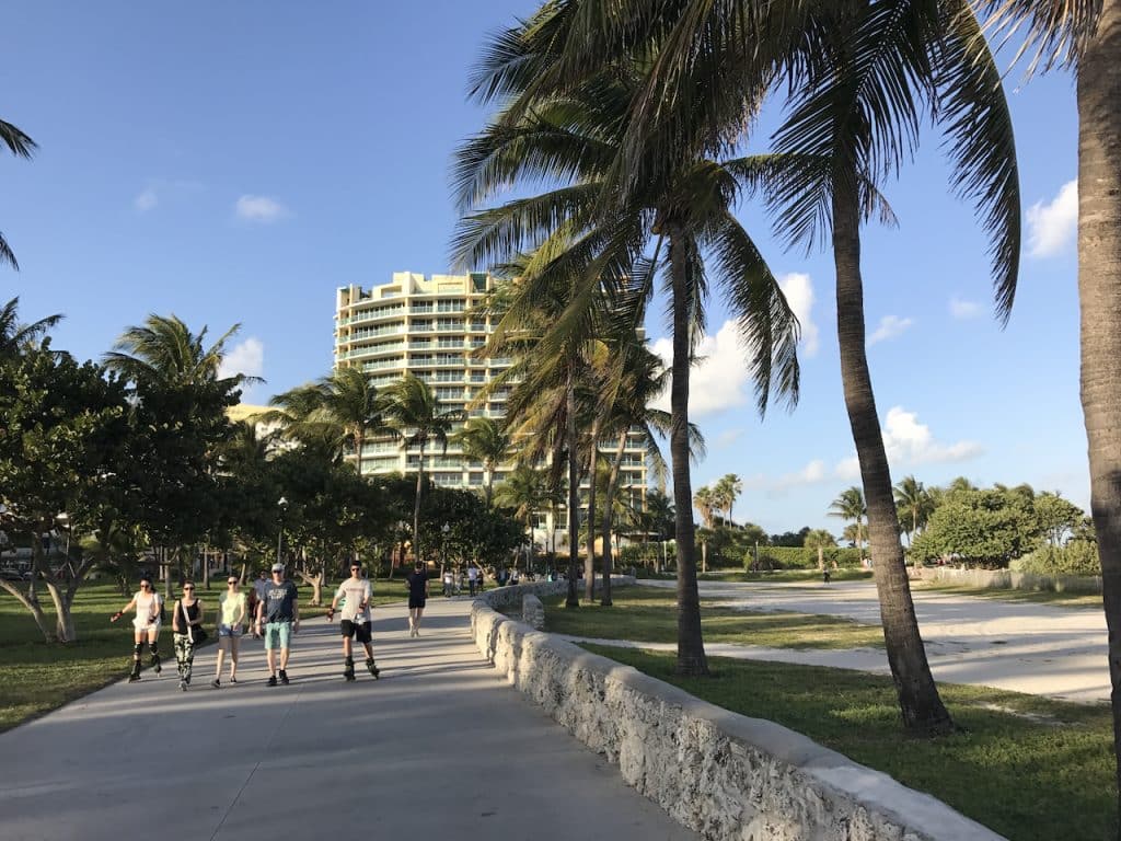 Die Promenade am South Beach ist ideal zum Flanieren. Foto: Sascha Tegtmeyer Die Promenade am South Beach ist ideal zum Flanieren. Reisebericht Miami Tipps & Erfahrungen