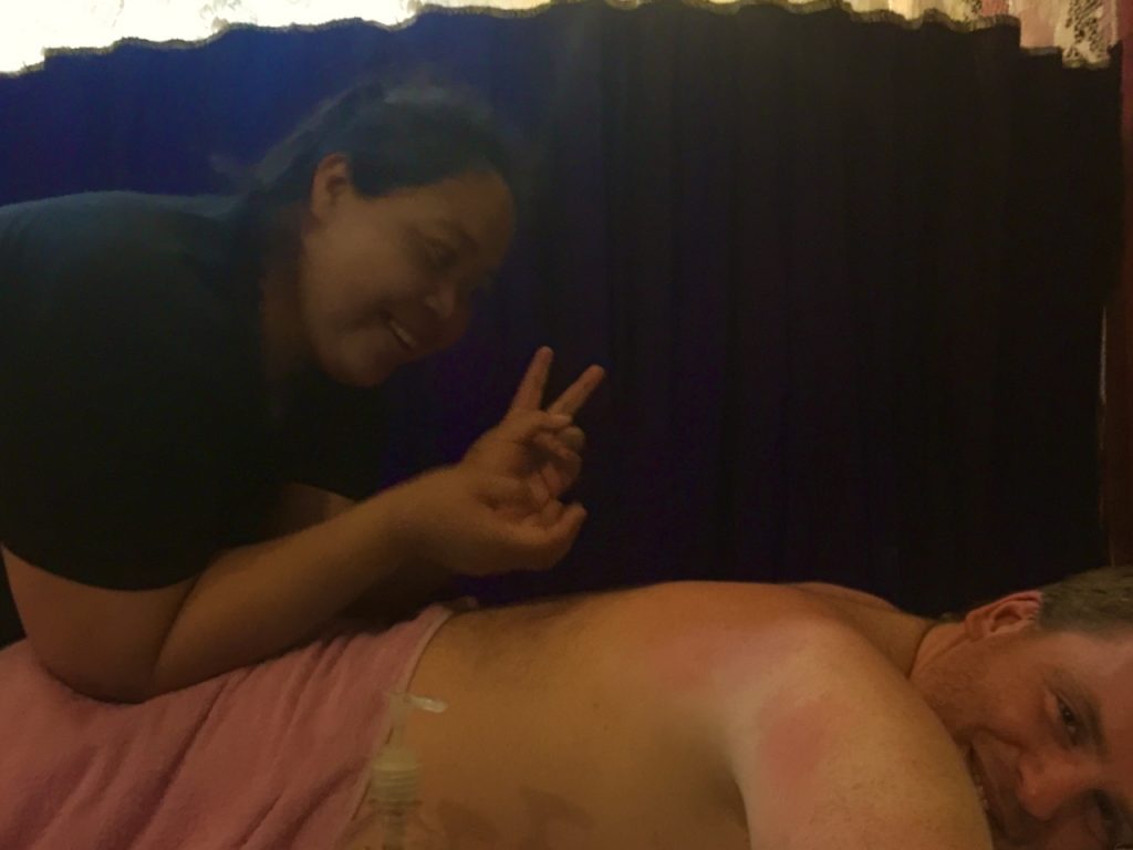 Du kannst dich in Thailand mit einer authentischen Thai Massage behandeln lassen – das erhöht den Erholungsfaktor des Urlaubs bei weitem. Foto: Sascha Tegtmeyer