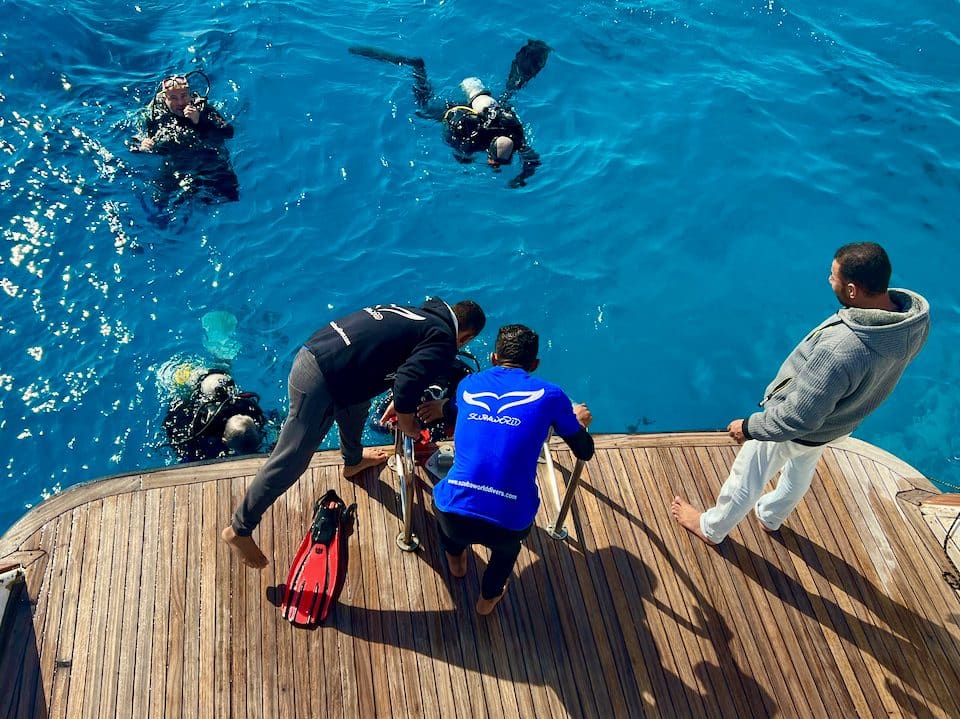Die Scuba World Divers legen viel Wert auf Service und Sicherheit – man fühlt sich jederzeit gut aufgehoben. Scuba World Divers Soma Bay Tauchen Soma Bay Erfahrungen Erfahrungsbericht