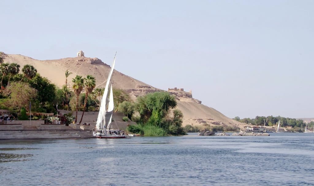 Assuan ist eine beeindruckende Stadt am Ufer des Nils im Süden Ägyptens.