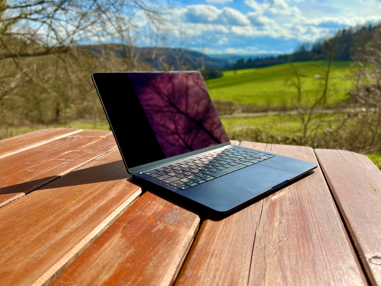 Unterwegs arbeiten mit MacBook, iPhone und iPad – nahtlose Workflows im Outdoor-Office?