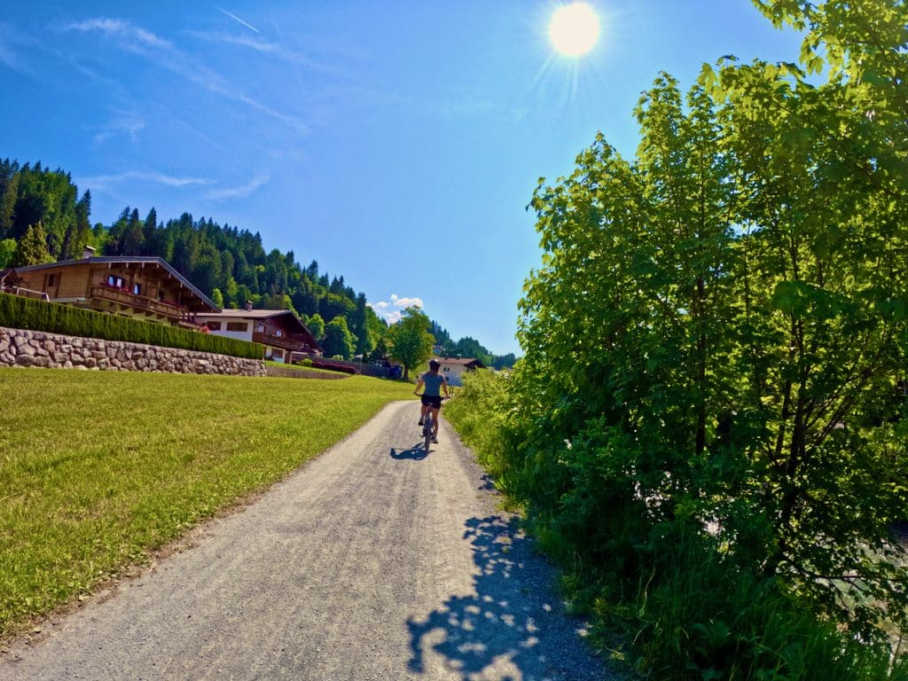 Mit dem E-Bike Fieberbrunn und Umgebung zu erkunden, bietet viele Vorteile. E-Bike Pillerseetal Fieberbrunn Erfahrungsbericht