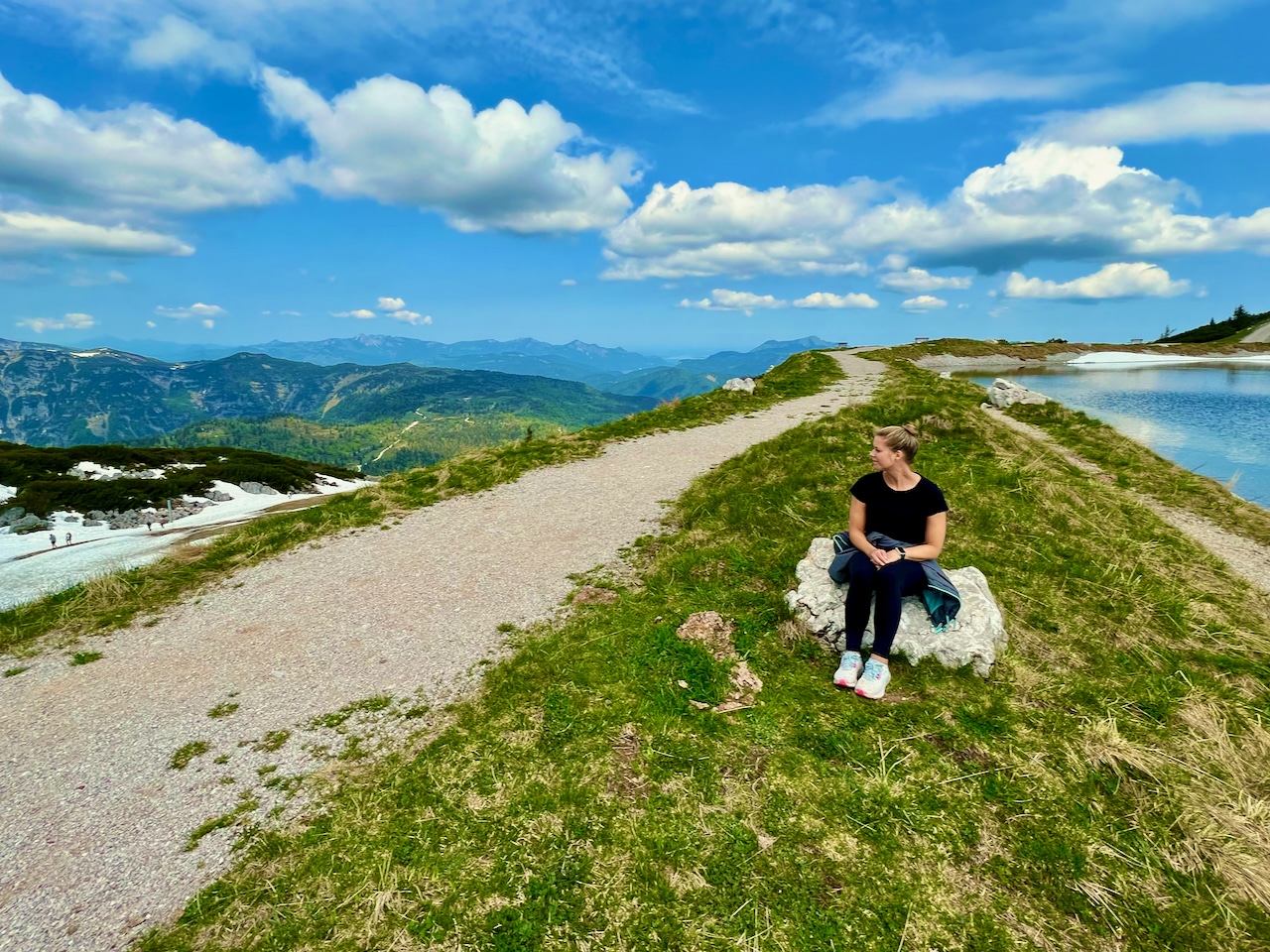 Der Gipfel der Steinplatte liegt an einem See auf fast 2000 Metern. Reisebericht Fieberbrunn Pillerseetal Erfahrungen Tipps Sehenswürdigkeiten Aktivitäten
