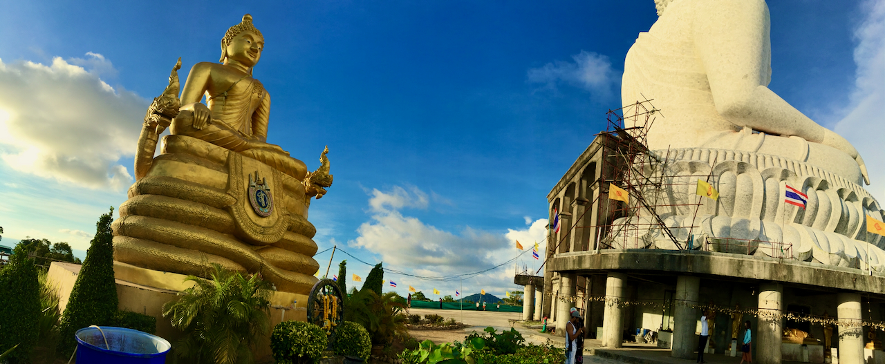 Auf der Rückseite des Großen Buddha befindet sich noch ein kleinerer, goldener Buddha, der ebenfalls sehr schön anzusehen ist. Foto: Sascha Tegtmeyer