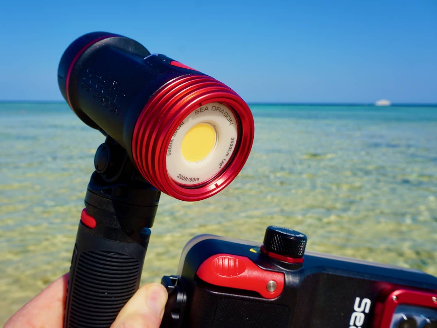 Das Licht ist ein Kann und kein Muss. Du kannst auch die Videoleuchte eines Drittanbieters verwenden. Sealife Sportdiver SL400 Unterwassergehäuse Test Foto: Sascha Tegtmeyer