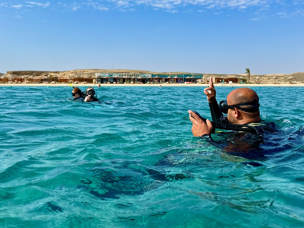 Bei Blue Ocean kannst du mit versierten Guides tauchen gehen. Foto: Sascha Tegtmeyer Tauchen Abu Dabbab Blue Ocean Dive Center Erfahrungen
